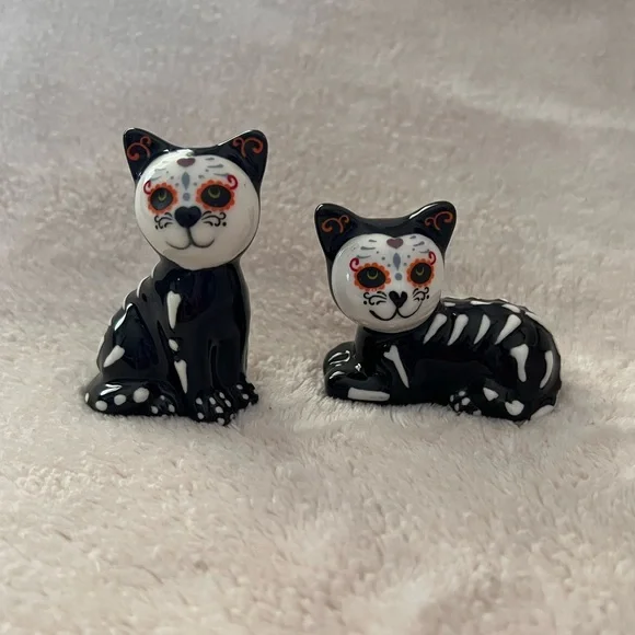 Halloween CAT SALT & PEPPER SHAKERS Skeleton New Day of the Dead Sugar Skull - Picture 1 of 5